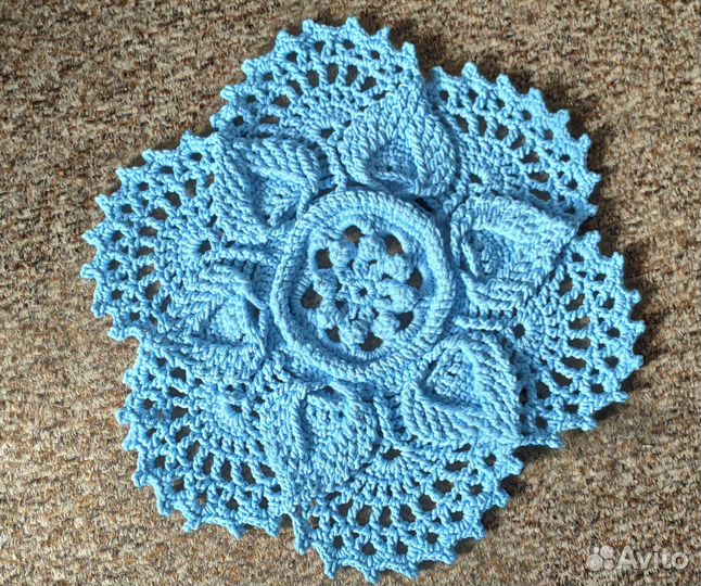 Вязанный ковёр ручной работы (цвет-голубой)