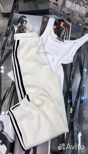 Крутые спортивные штаны с лампасами