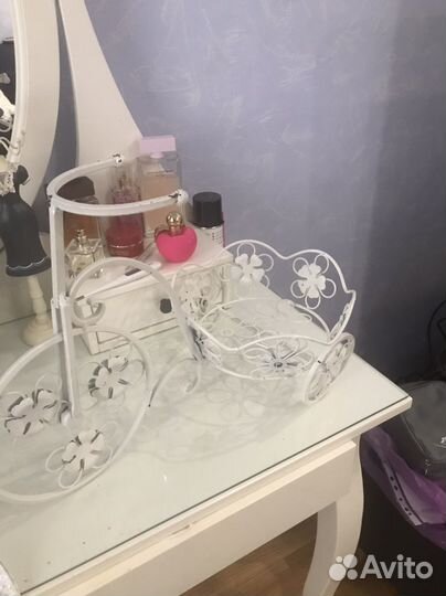 Подставка под цветы металлическая