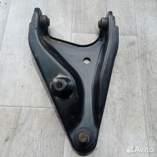 Рычаг правый Renault Logan 04-14г
