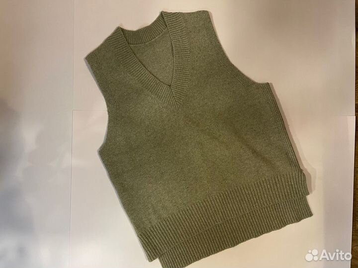 Жилет вязаный женский