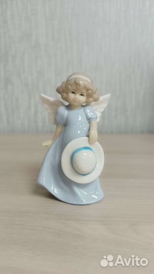 Ангел фарфоровая статуэтка