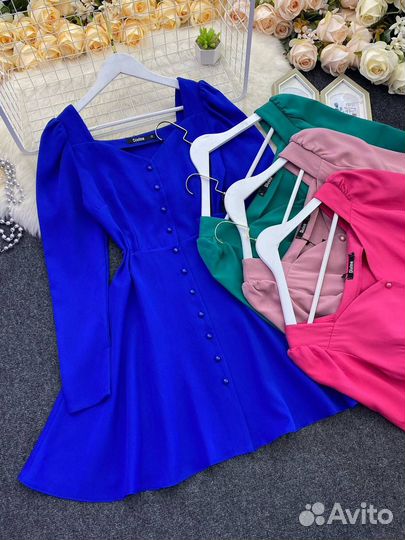 Красивое платье, полностью на пуговицах