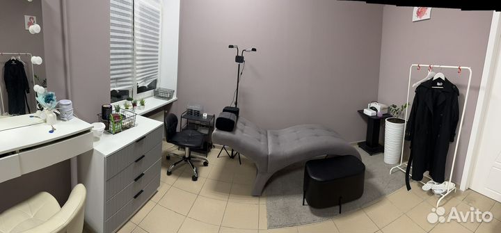 Кушетка, стул, тележка, лампа