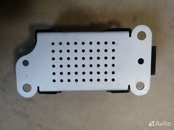 Усилитель антенны Volkswagen Golf 6 2009-2013