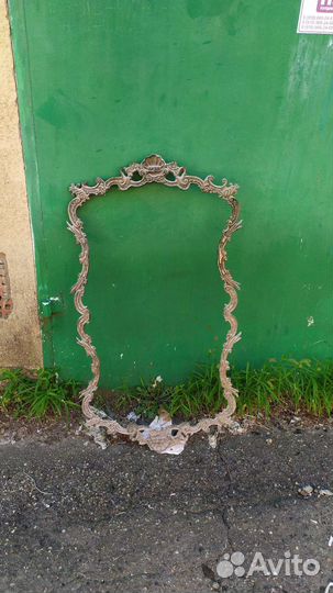 Старая медная рама для зеркала
