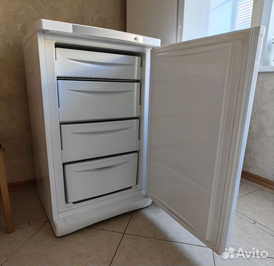 Морозильная камера Indesit MFZ10