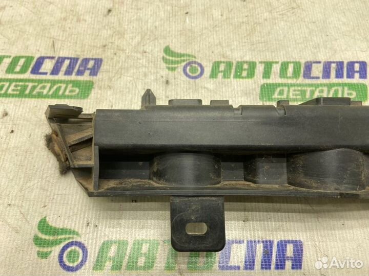 Кронштейн бампера передний левый Citroen C5 X7