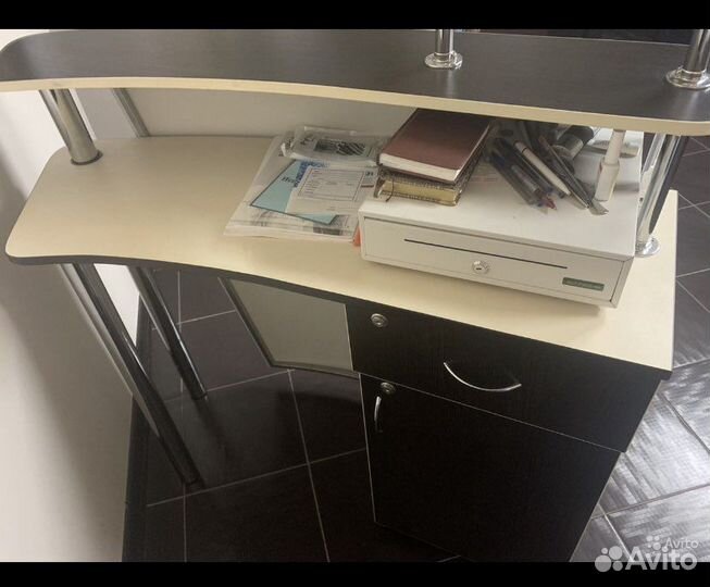 Стойка рецепшен