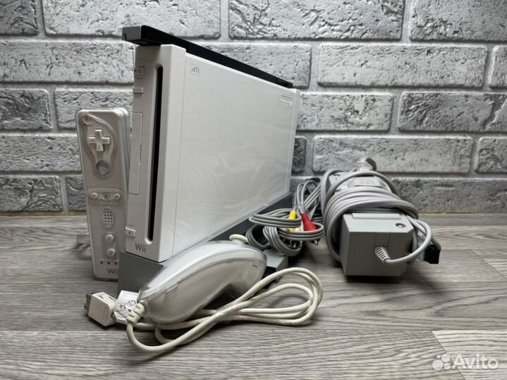 Игровая консоль Nintendo Wii Белая