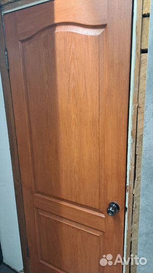 Межкомнатные двери бу с коробкой 80*2000 3 штуки