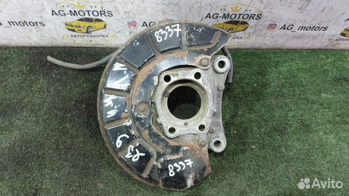 Кулак поворотный передний правый Passat B6 2,0