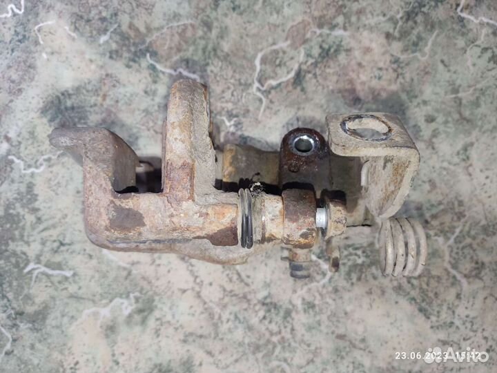 Тормозной суппорт правый задний