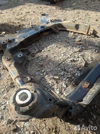 Передний подрамник Land Rover Freelander 2