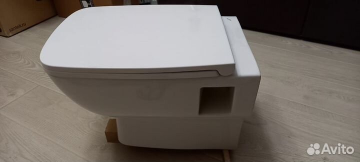 Продам новый безободковый унитаз santek