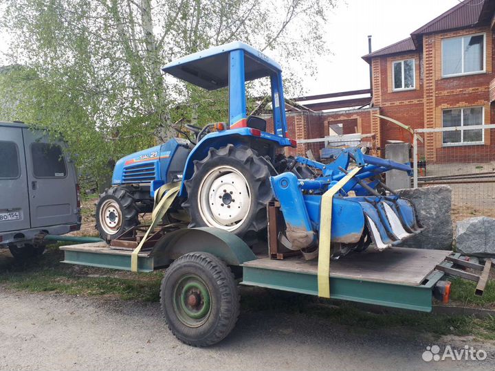 Вспашка земли японским минитрактором