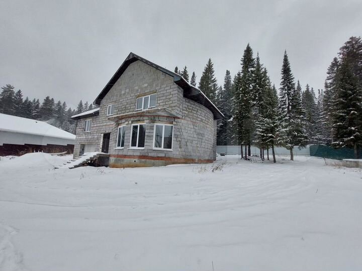 Коттедж 258,8 м² на участке 15 сот.