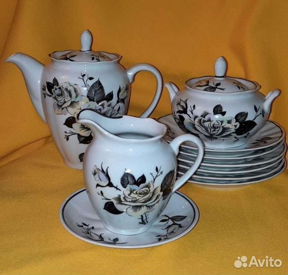 Чайные пары,сахарницы,чайники,блюдца,чашки