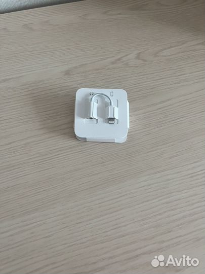 Apple переходник Lightning на 3.5