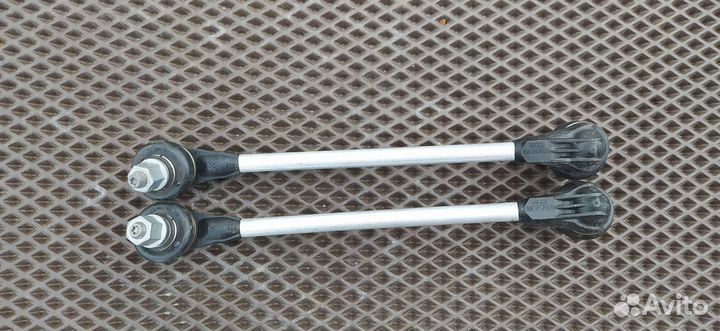 Стойка стабилизатора 2Q0411315B