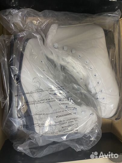 Коньки фигурные женские 40 размер новые