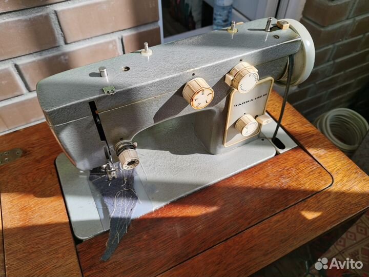 Швейная машина чайка 142м