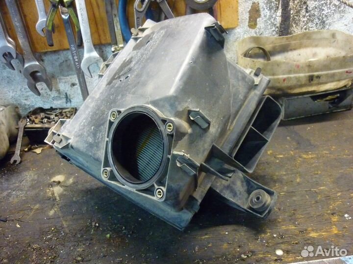 Корпус воздушного фильтра на ауди а6 с5