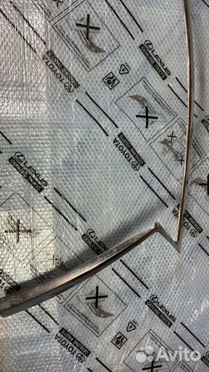 Молдинг решетки радиатора Lexus Rx4 2015