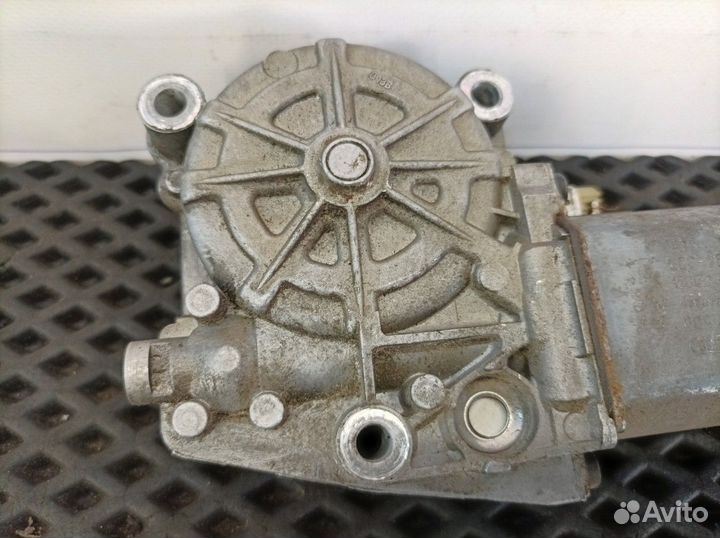 Моторчик стеклоподъемника правый