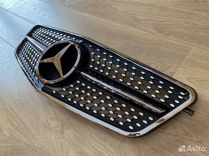 Решетка радиатора Mercedes Diamond W212 09-12г