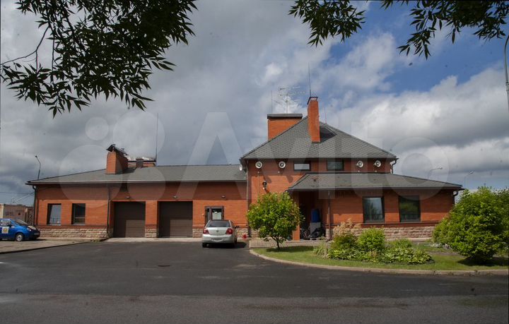 Здание в Петергофе