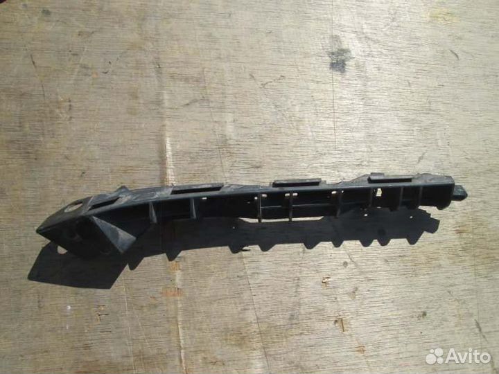 Крепление бампера переднее правое Subaru Legacy