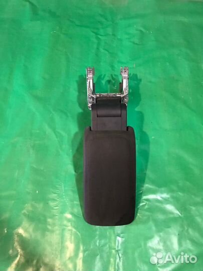 Подлокотник Audi A3 V8 2012-2016г Ауди А3