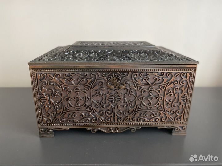 Металлический сундук