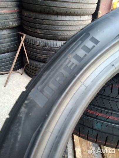 Pirelli P Zero PZ4 285/35 R20 104Y