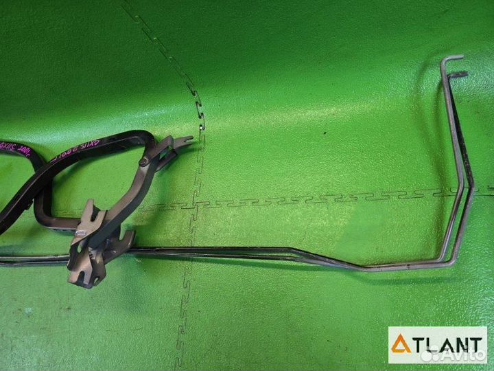 Петля крышки багажника задняя toyota mark II