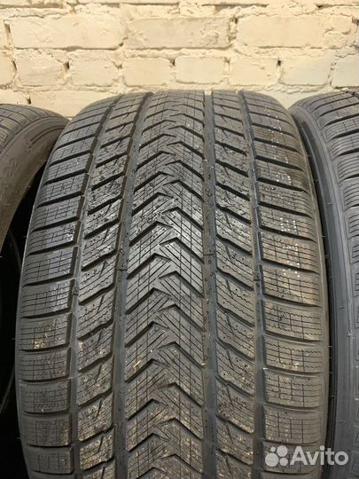 Gripmax SureGrip Pro Winter 275/35 R22 и 315/30 R22 104V
