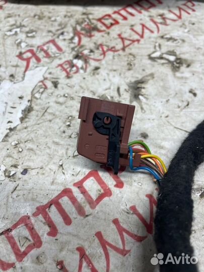 Зеркало заднего вида боковое переднее левое