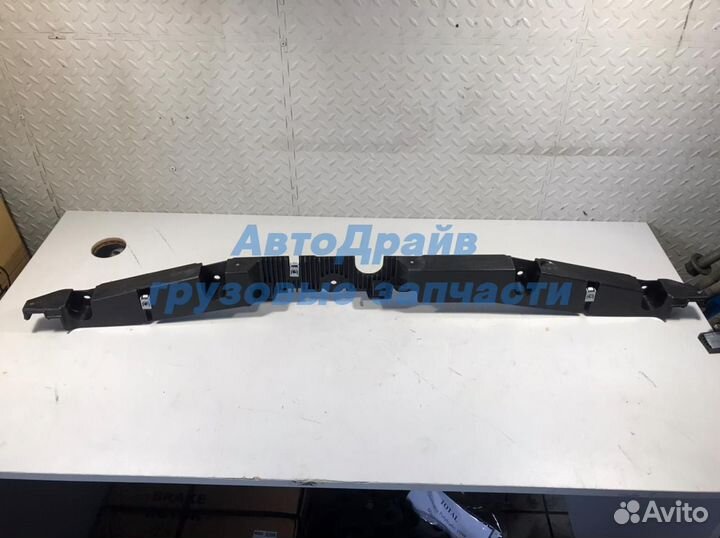 Накладка переднего бампера центральная Volvo FMX