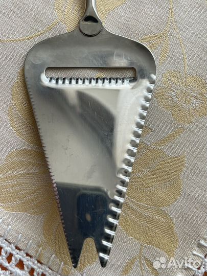 Лопатка для нарезки сыра из Нидерландов