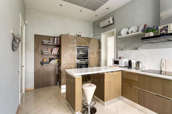 Дом 950 м² на участке 25 сот.