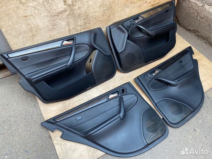 Обшивка двери (комплект) Mercedes-Benz C-Class