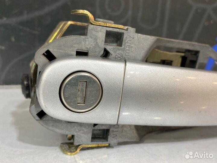 Ручка двери внешняя передняя правая Volkswagen