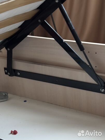 Кровать двухспальная с матрасом 140 200