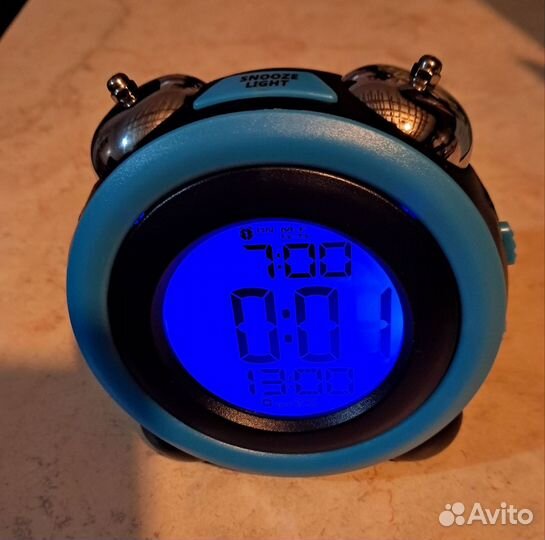 Часы электронные с будильником от батареек
