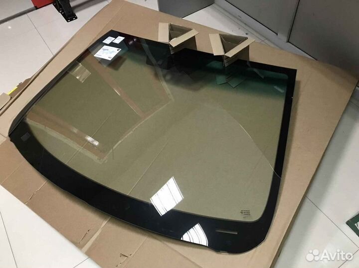 Стекло заднее Рено Сандеро