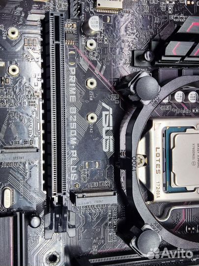 Материнская плата с процессором и памятью