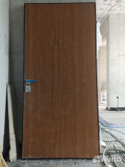 Металлическая дверь бу