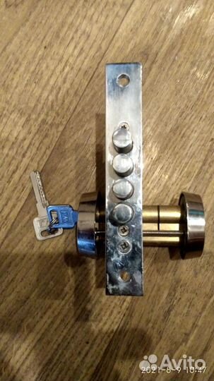 Замок дверной