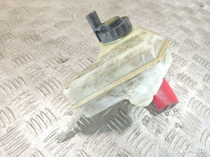 Бачок главного тормозного цилиндра Volkswagen Pass